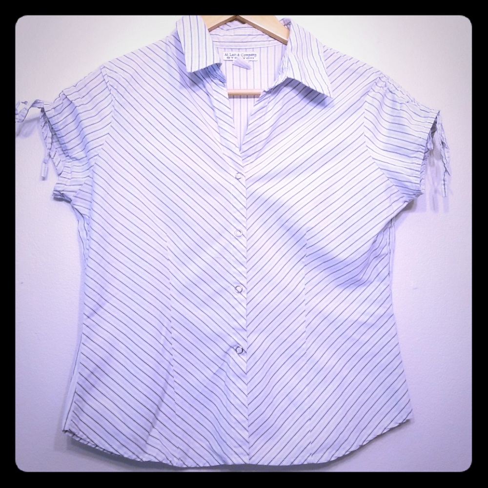 !LAST CHANCE! 🔴4/20 EUC Stripe blouse